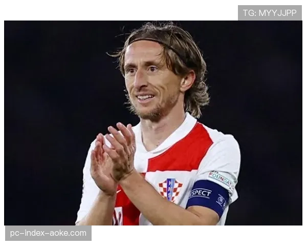 终场哨响克罗地亚老将莫德里奇跪地掩面 终场哨响克罗地亚老将莫德里奇跪地掩面